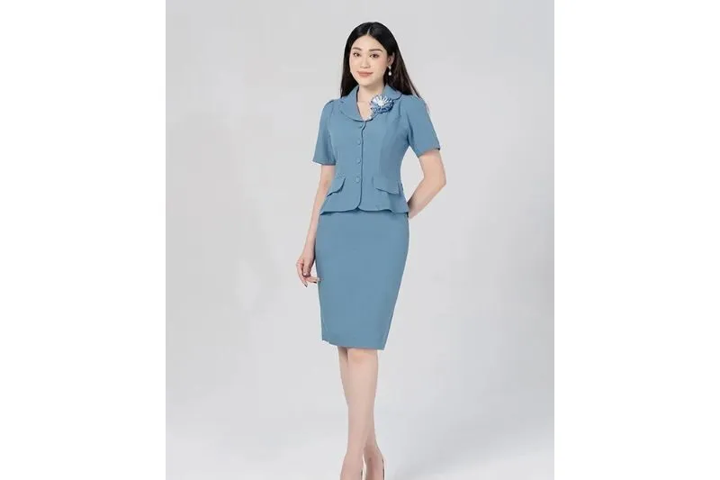 Áo ký giả với chân váy bút chì