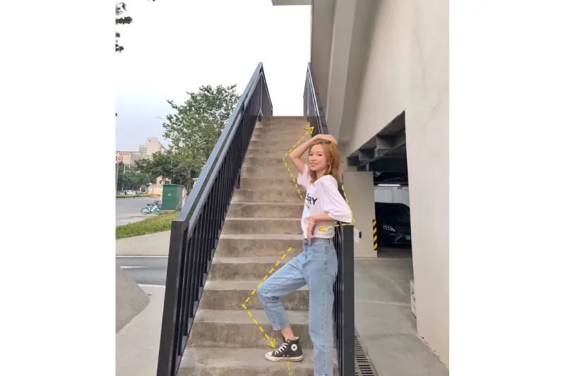 Tạo dáng trên cầu thang